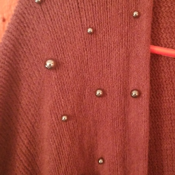 Shaw - Picture 3 of 4